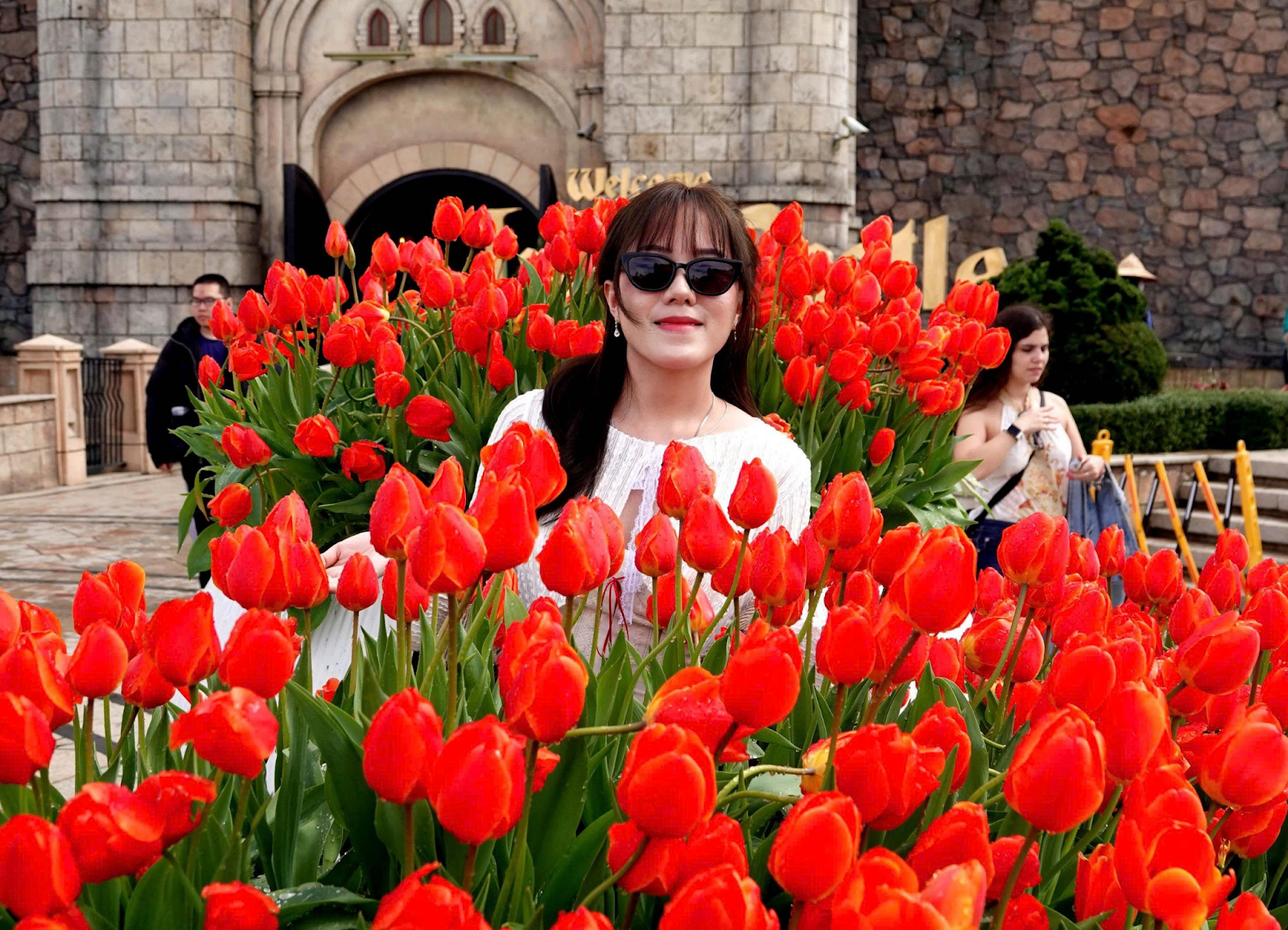 Chính sách “1 vé 3 ngày” giúp du khách thong thả tận hưởng trọn vẹn lễ hội xuân trên đỉnh núi Bà Nà. (Ảnh: Minh Vỹ)