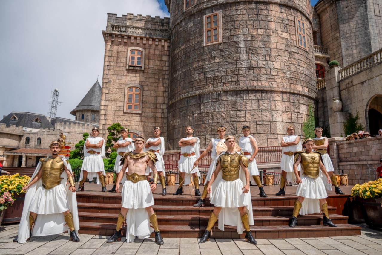 Những show diễn tại Bà Nà Hills thu hút đông đảo du khách