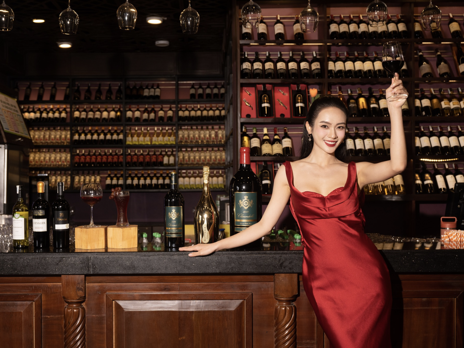 Hầm rượu Debay là công trình do người Pháp xây dựng từ năm 1923, mang đậm dấu ấn kiến trúc cổ kính và đầy mê hoặc