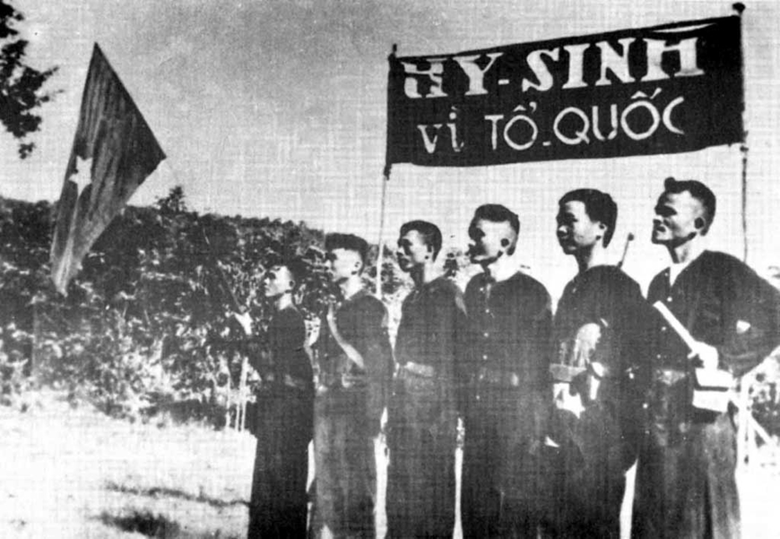 Lực lượng du khách Ba Tơ trong chuẩn bị Tổng khởi nghĩa Tháng Tám năm 1945. 