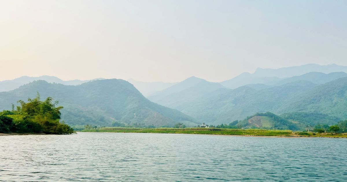 Sông Cu Đê hay còn được người dân biết đến với tên gọi khác là sông Trường Định. 