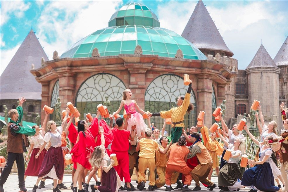 Hoà mình vào không gian lễ hội đặc sắc tại Sun World Ba Na Hills.
