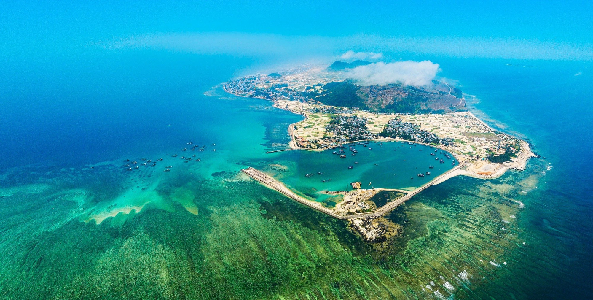 Đảo Lý Sơn với vẻ đẹp thiên nhiên hùng vĩ gây ấn tượng mạnh với mọi du khách.