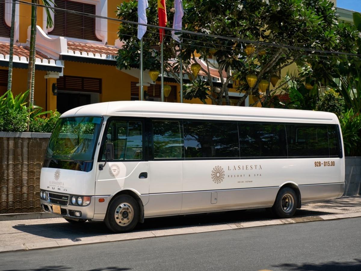 Các resort Hội An luôn hỗ trợ xe đưa đón tiện lợi, giúp linh hoạt xây dựng lịch trình theo sở thích.