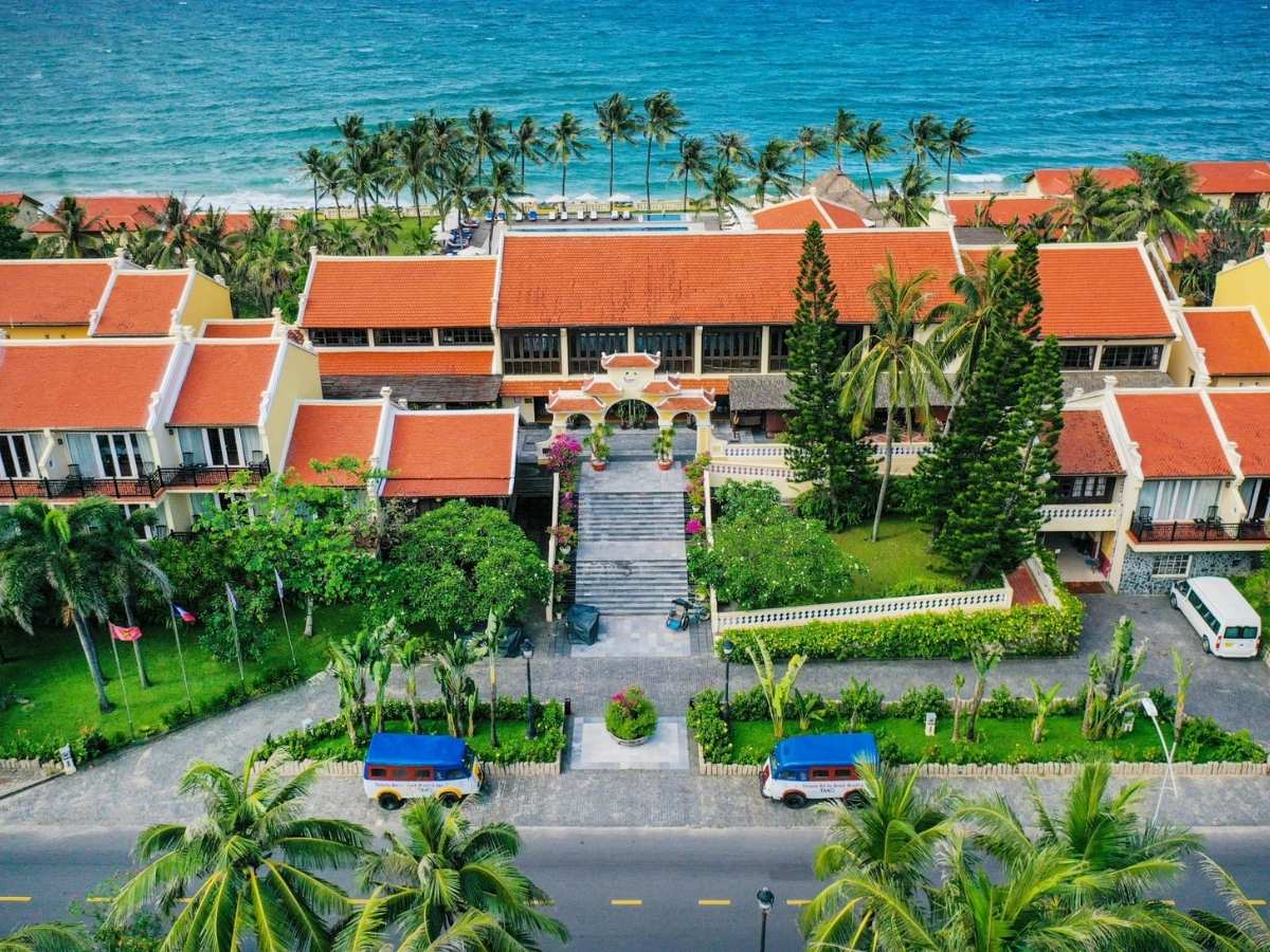 Victoria Hoi An Beach Resort & Spa sở hữu không gian nghỉ dưỡng yên bình với hồ bơi ngoài trời và hệ thống phòng nghỉ được trang bị đầy đủ tiện nghi.