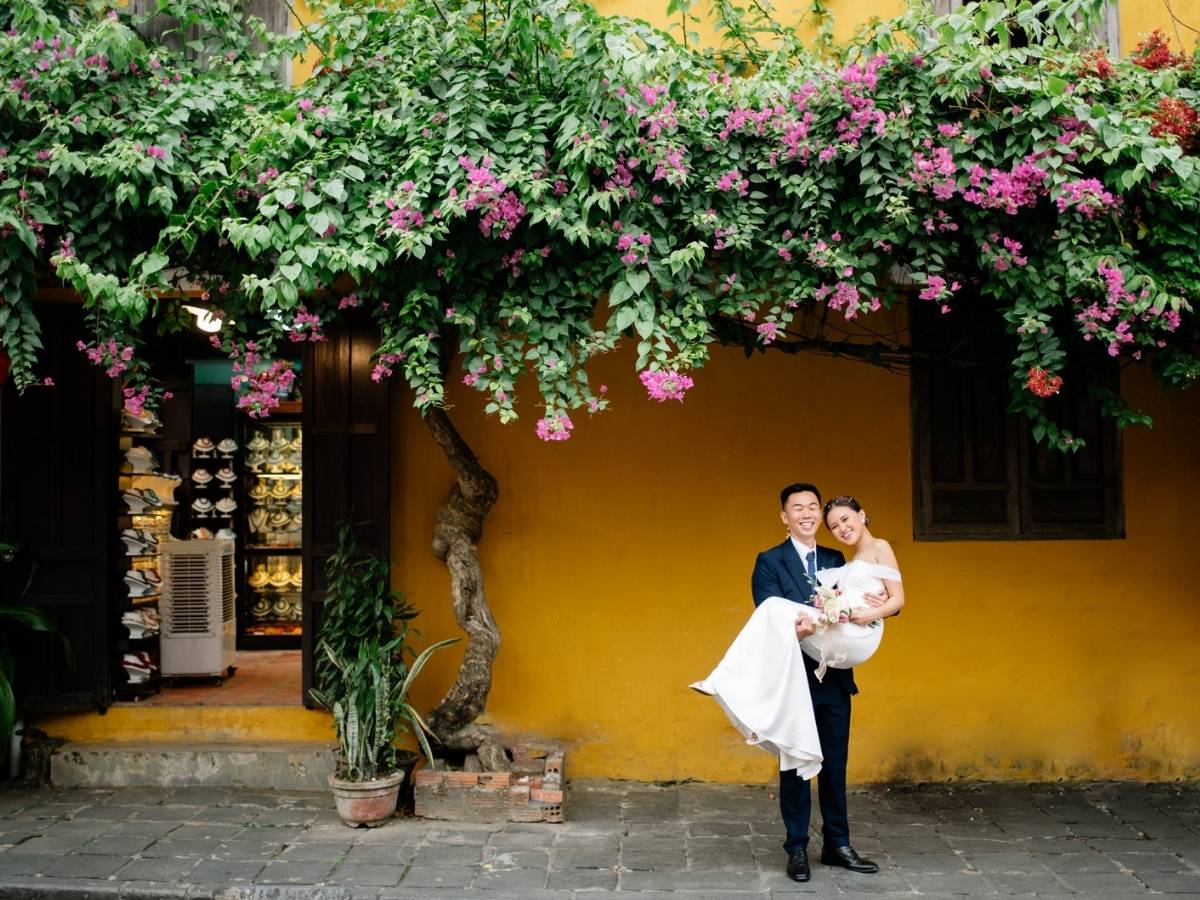 Đội ngũ nhiếp ảnh am hiểu sâu sắc về ánh sáng tự nhiên và có kỹ năng hướng dẫn tạo dáng giàu cảm xúc theo phong cách ảnh cưới.