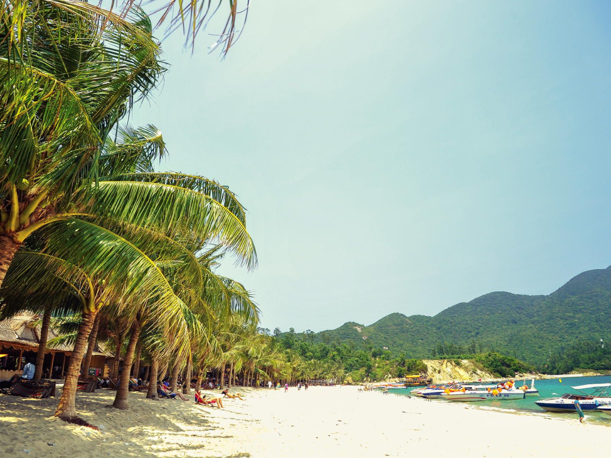 Bãi biển hoang sơ đặc trưng tại Cù Lao Chàm.