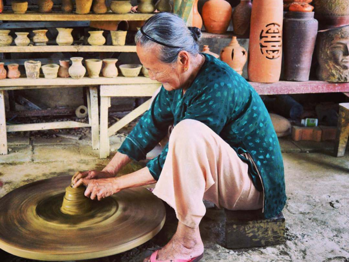 Khám phá cách làm gốm tại công viên đất nung Thanh Hà.