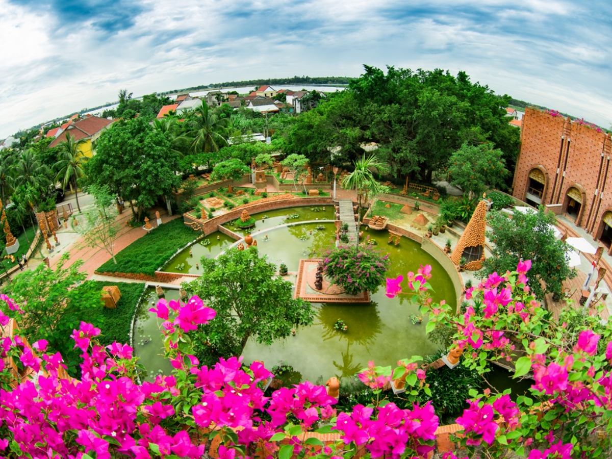 Toàn cảnh công viên đất nung Thanh Hà nhìn từ trên cao.