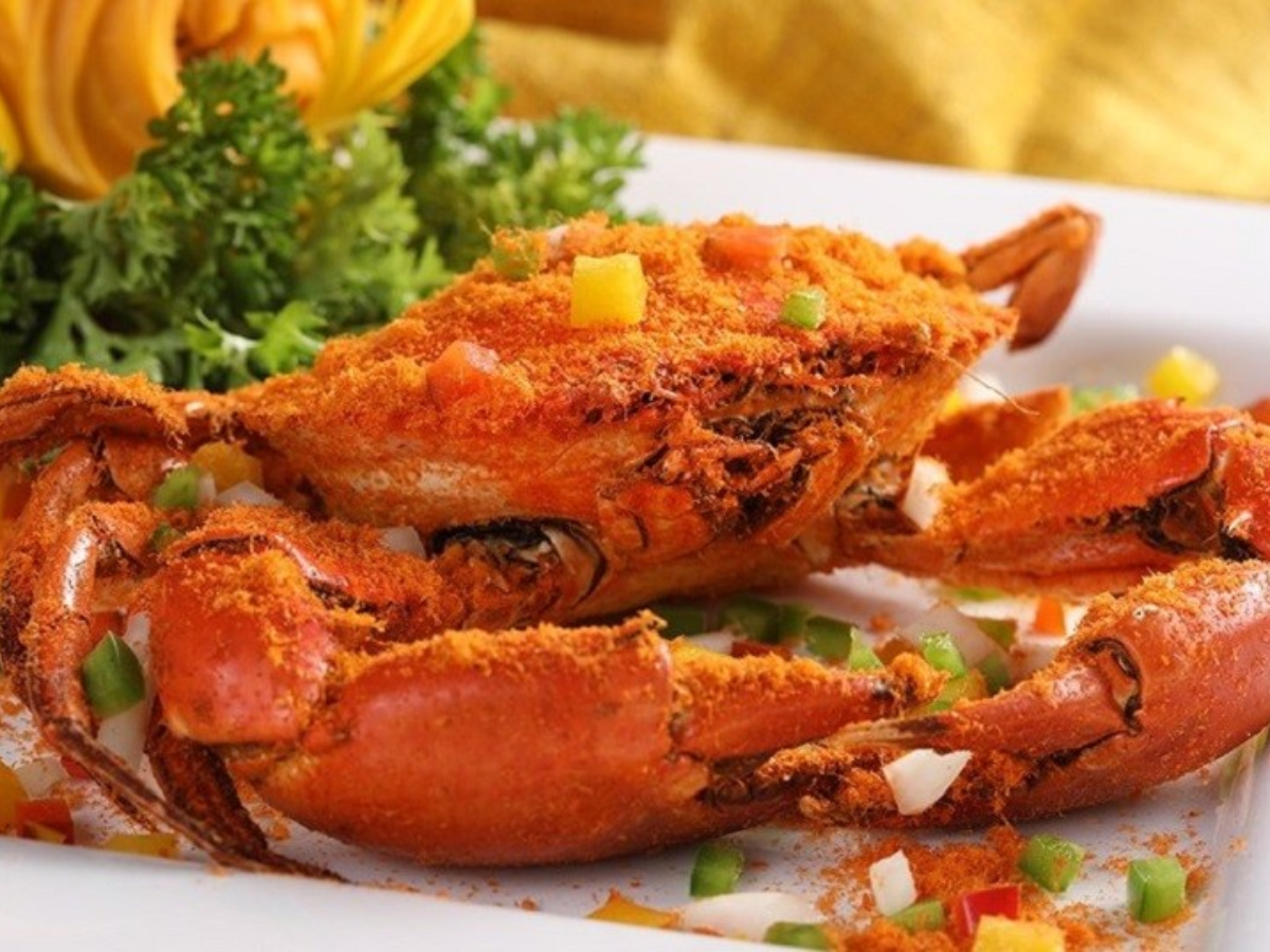 Thưởng thức các món hải sản tươi ngon tại Cù Lao Chàm.