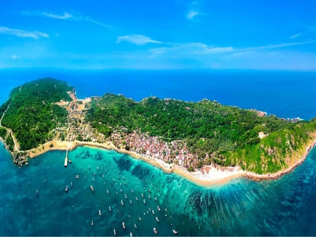 Toàn cảnh Cù Lao Chàm nhìn từ trên cao.