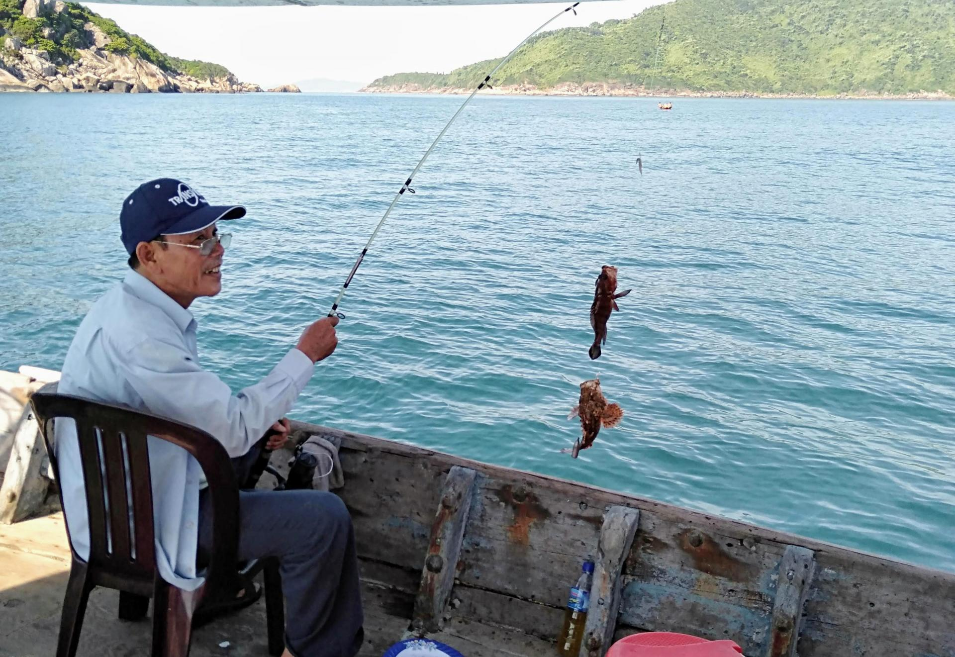 Thưởng thức các loại hải sản tươi ngon do ngư dân trực tiếp đánh bắt.