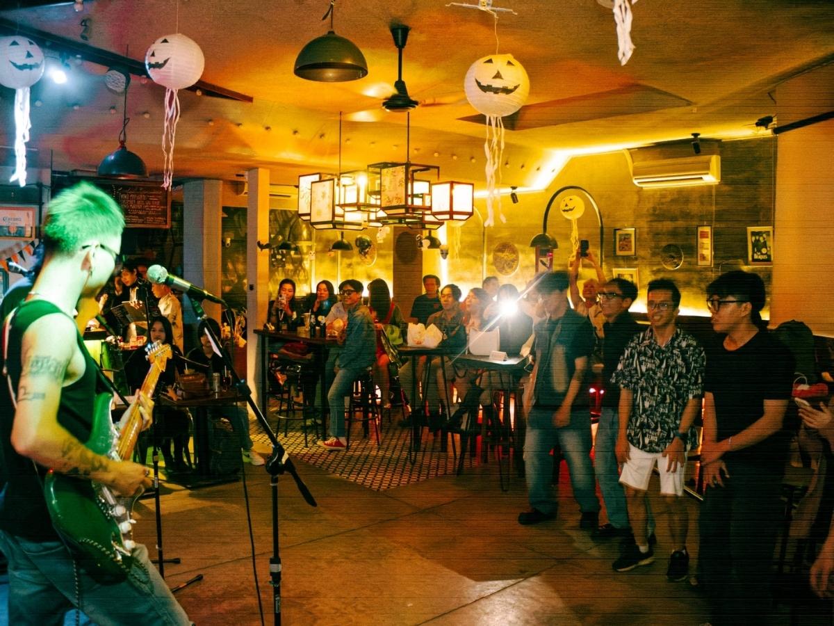 Soul Kitchen là một trong những cafe nhạc sống Hội An được nhiều trang du lịch đánh giá cao tại bãi biển An Bàng.