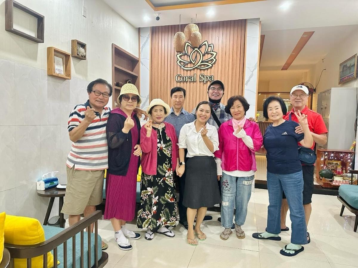 Tọa lạc giữa trung tâm Hội An, Coral Spa nổi bật với các liệu pháp massage thiên nhiên và kỹ thuật massage đá nóng chuyên sâu.