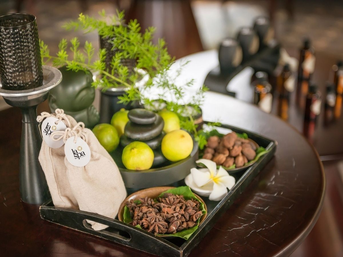 Điểm nổi bật của spa Hội An nằm ở việc sử dụng các nguyên liệu tự nhiên từ địa phương như sả, gừng, quế, cam trong các liệu trình.