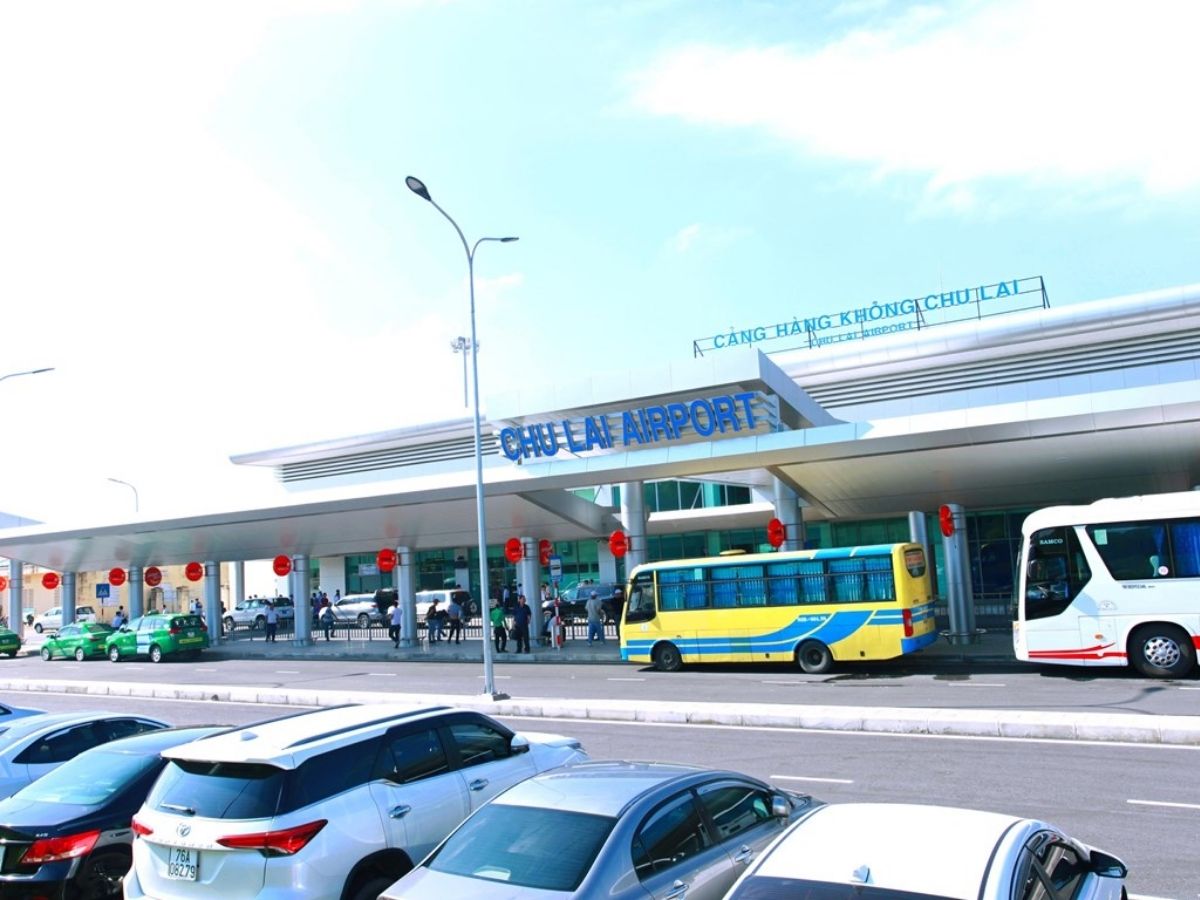 Lựa chọn Chu Lai giúp du khách có thêm cơ hội khám phá những nét đẹp riêng trên cung đường về Hội An, qua Tam Kỳ cùng nhiều vùng nông thôn yên bình.