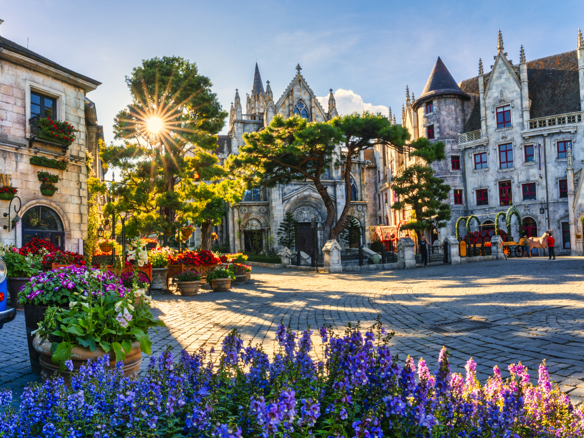 Ghé thăm Làng Pháp lãng mạn tại Sun World Ba Na Hills.