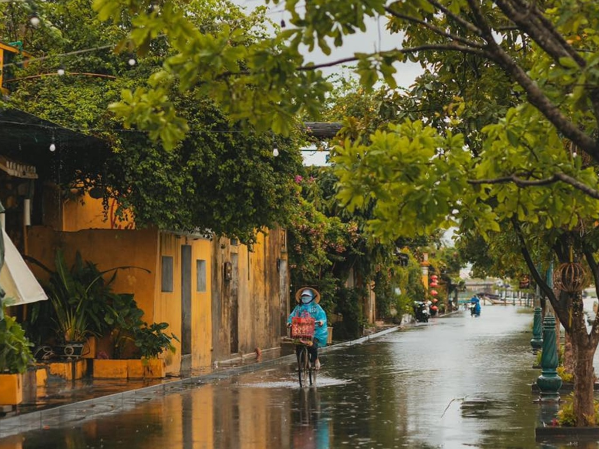 Mùa mưa lãng mạn tại Hội An.