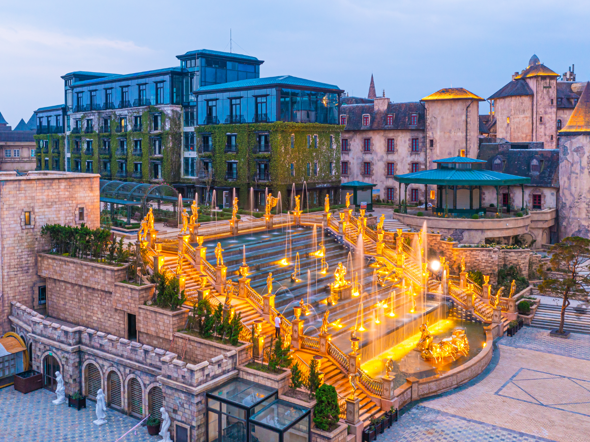 Thác Thần Mặt Trời nổi bật tại tại Sun World Ba Na Hills.