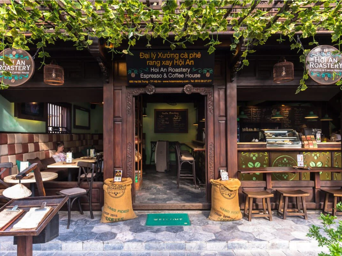 Không gian quán mang nét đẹp hoài cổ.