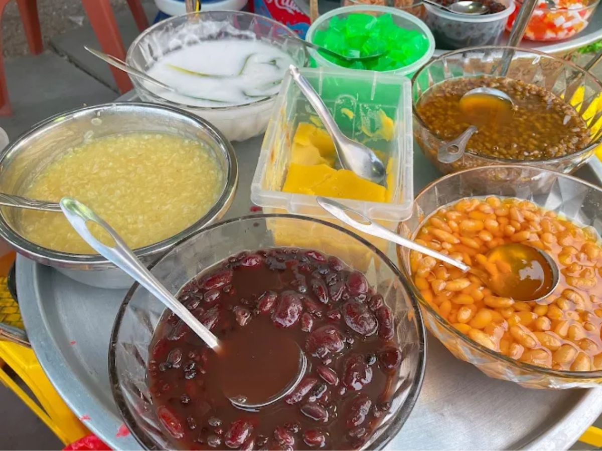 Quán Chè Bà Mụ Hội An có đa dạng các loại chè ngon để khách lựa chọn.