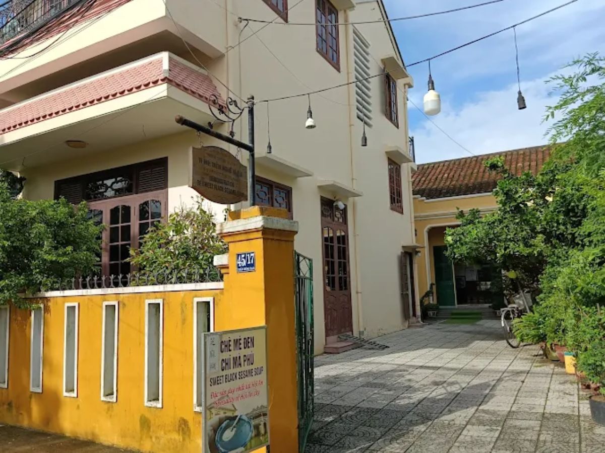 Quán chè mè đen Hội An nổi tiếng được nhiều người tìm kiếm để thưởng thức trọn vẹn hương vị. 