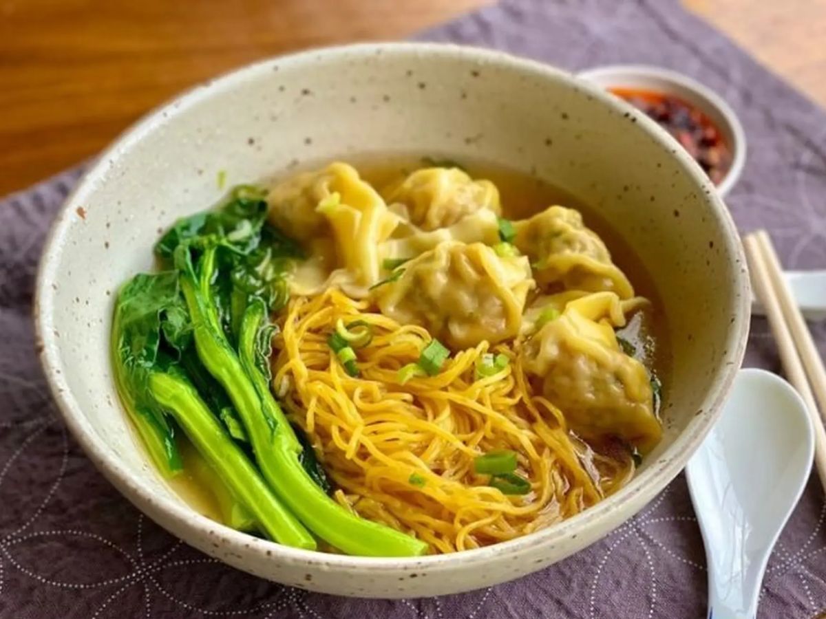 Du khách nên lựa chọn những địa chỉ mì được đánh giá tốt ở Hội An để cảm nhận hương vị mì hoành thánh Hội An một cách trọn vẹn.