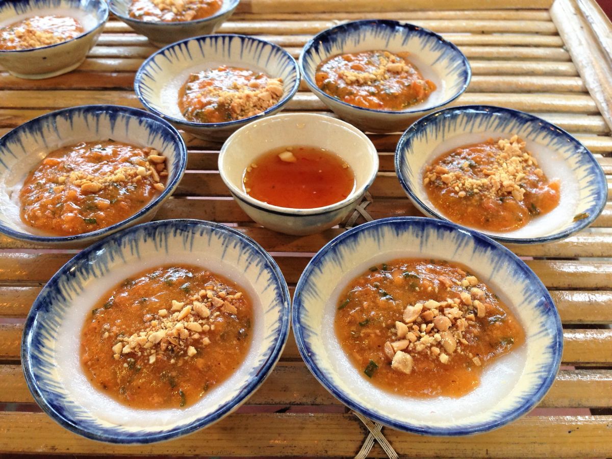 Bánh bèo chén Hội An là một trong những món ăn ngon đáng thử.