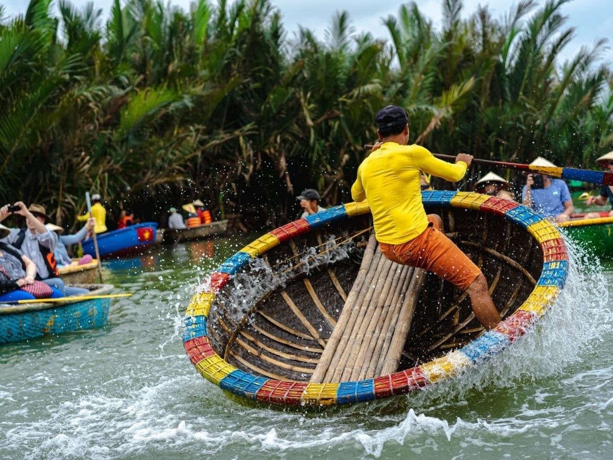 Du khách có thể đến tham quan rừng dừa Bảy Mẫu thoải mái với mức giá vé vào cổng hợp lý.
