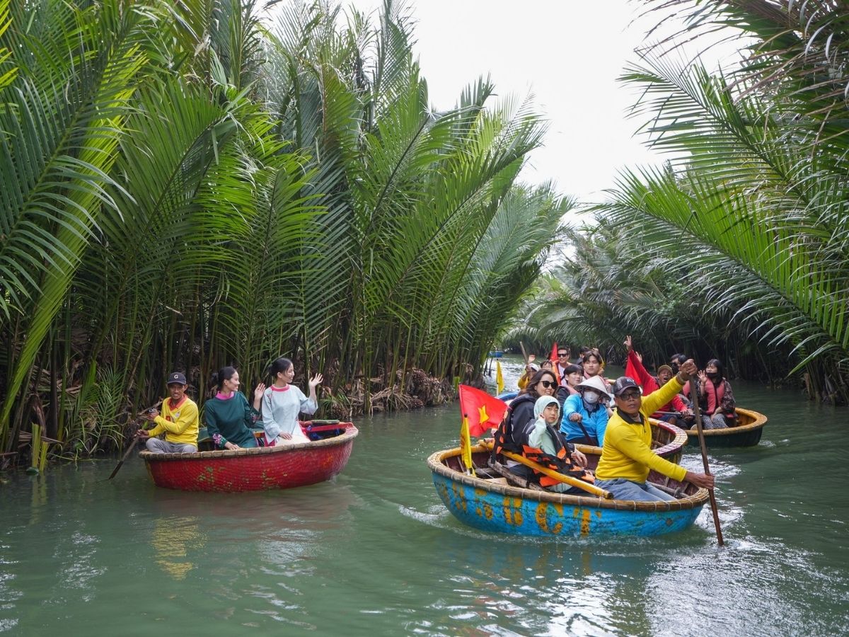 Rừng dừa Bảy Mẫu Hội An thu hút du khách ghé đến tham quan sinh thái và khám phá câu chuyện lịch sử.