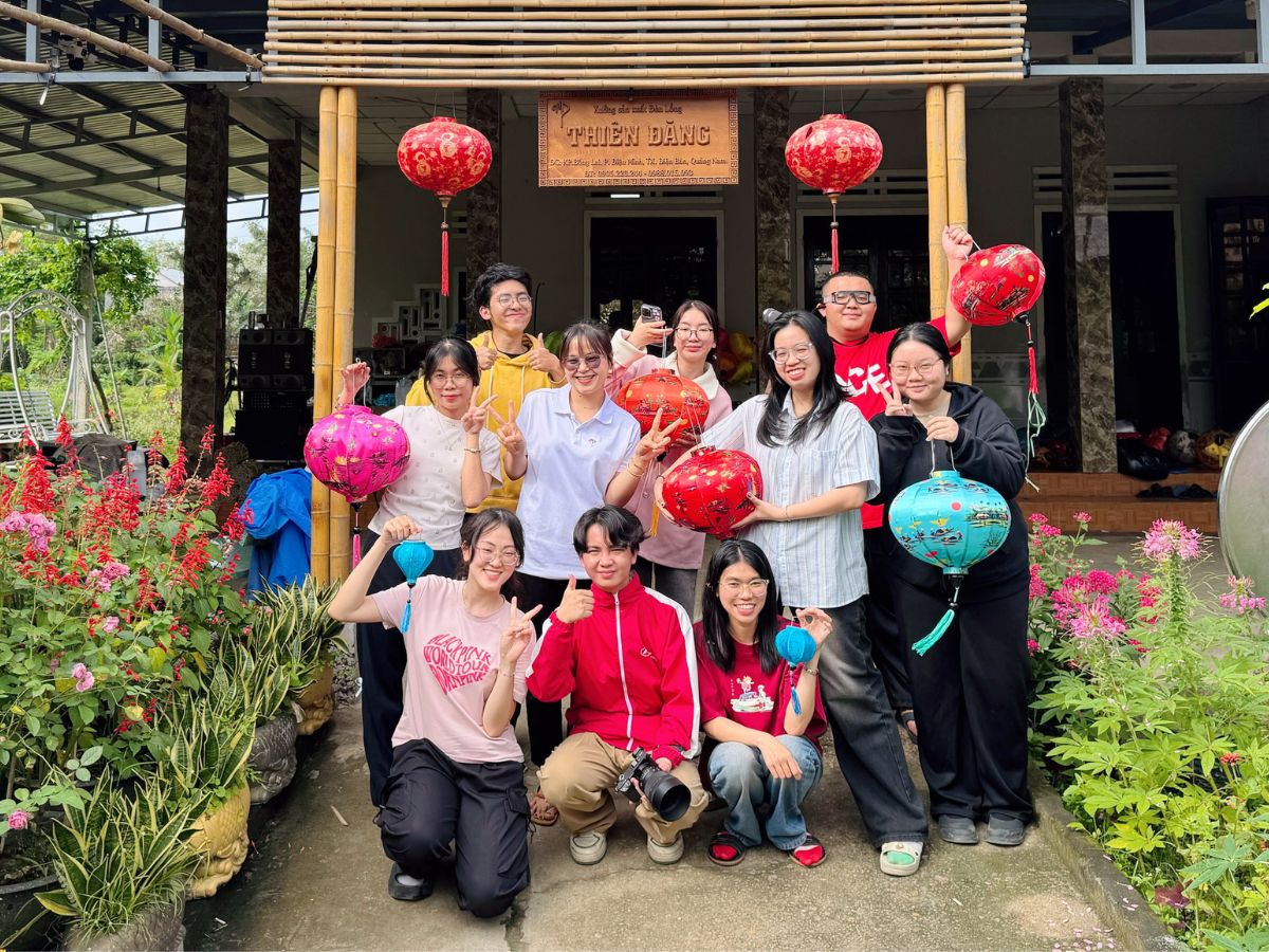 Du khách nên chọn thời điểm phù hợp tham quan các xưởng làm đèn lồng Hội An để có được trải nghiệm khám phá thoải mái nhất
