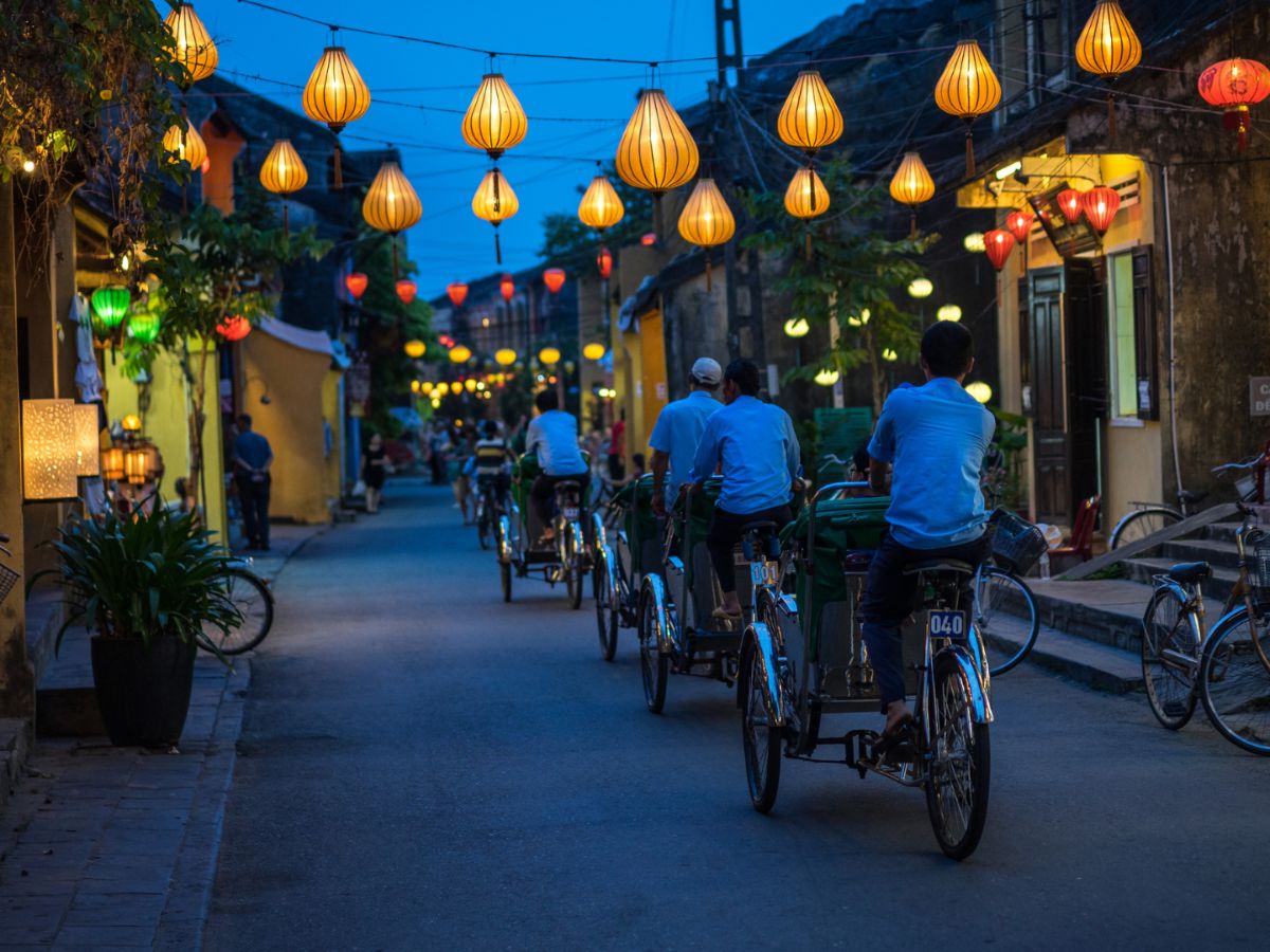 Đèn lồng Hội An được trưng bày ở nhiều nơi và trở thành nét đẹp đặc trưng tại phố cổ