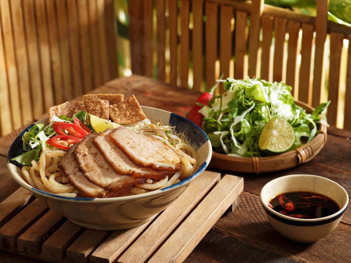 Du khách hãy thử thưởng thức món cao lầu Hội An cho buổi sáng với trải nghiệm hương vị đáng nhớ.