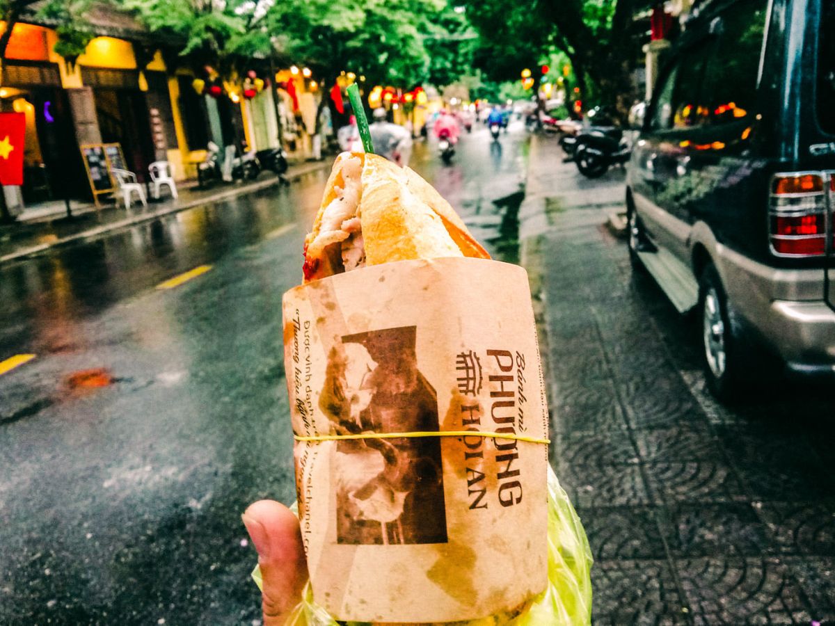 Bánh mì là lựa chọn ăn sáng ngon miệng ở Hội An của nhiều du khách và người dân địa phương