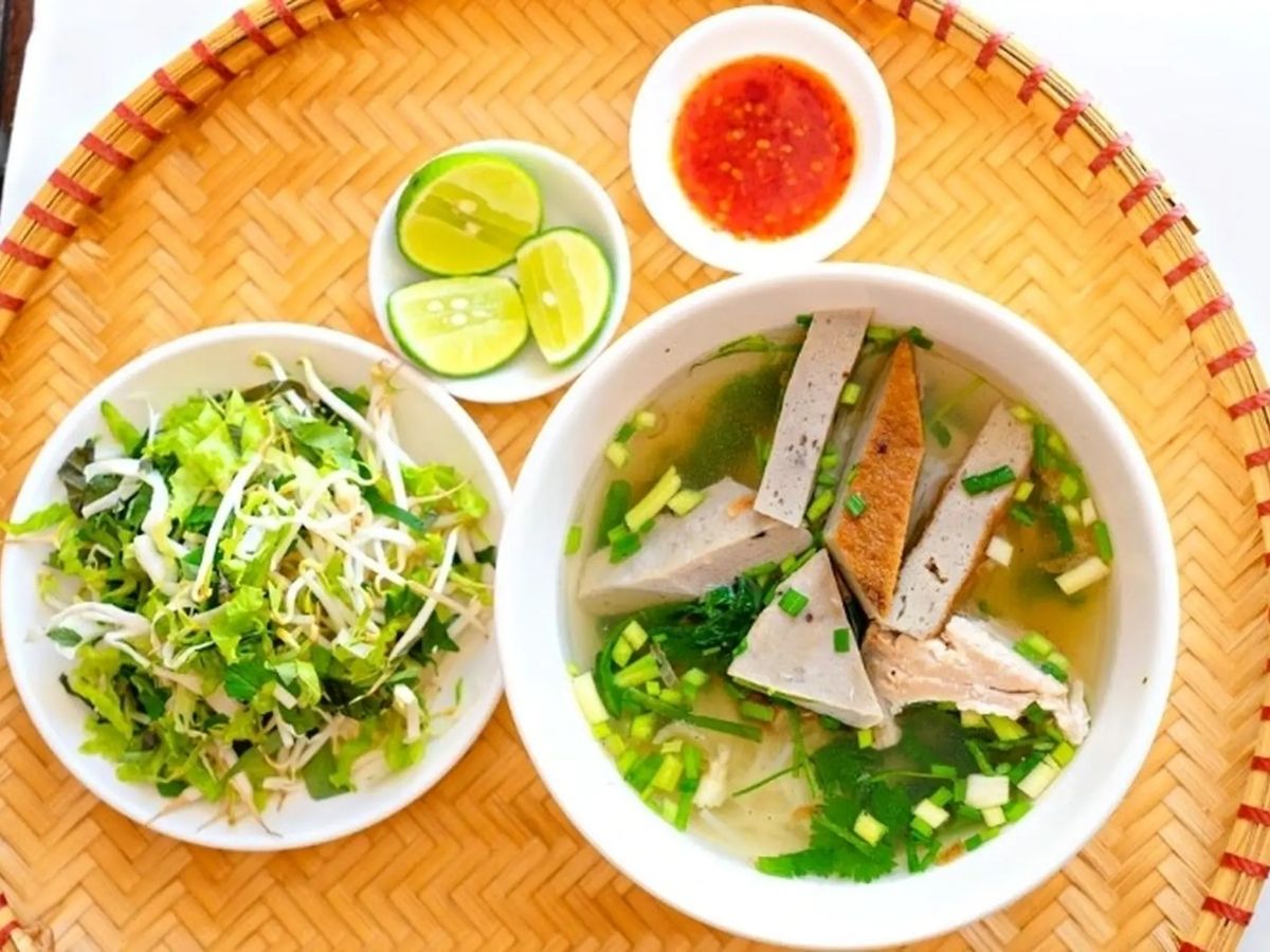 Bún chả cá Đà Nẵng có vị ngọt nhẹ dễ dùng cho bữa sáng.