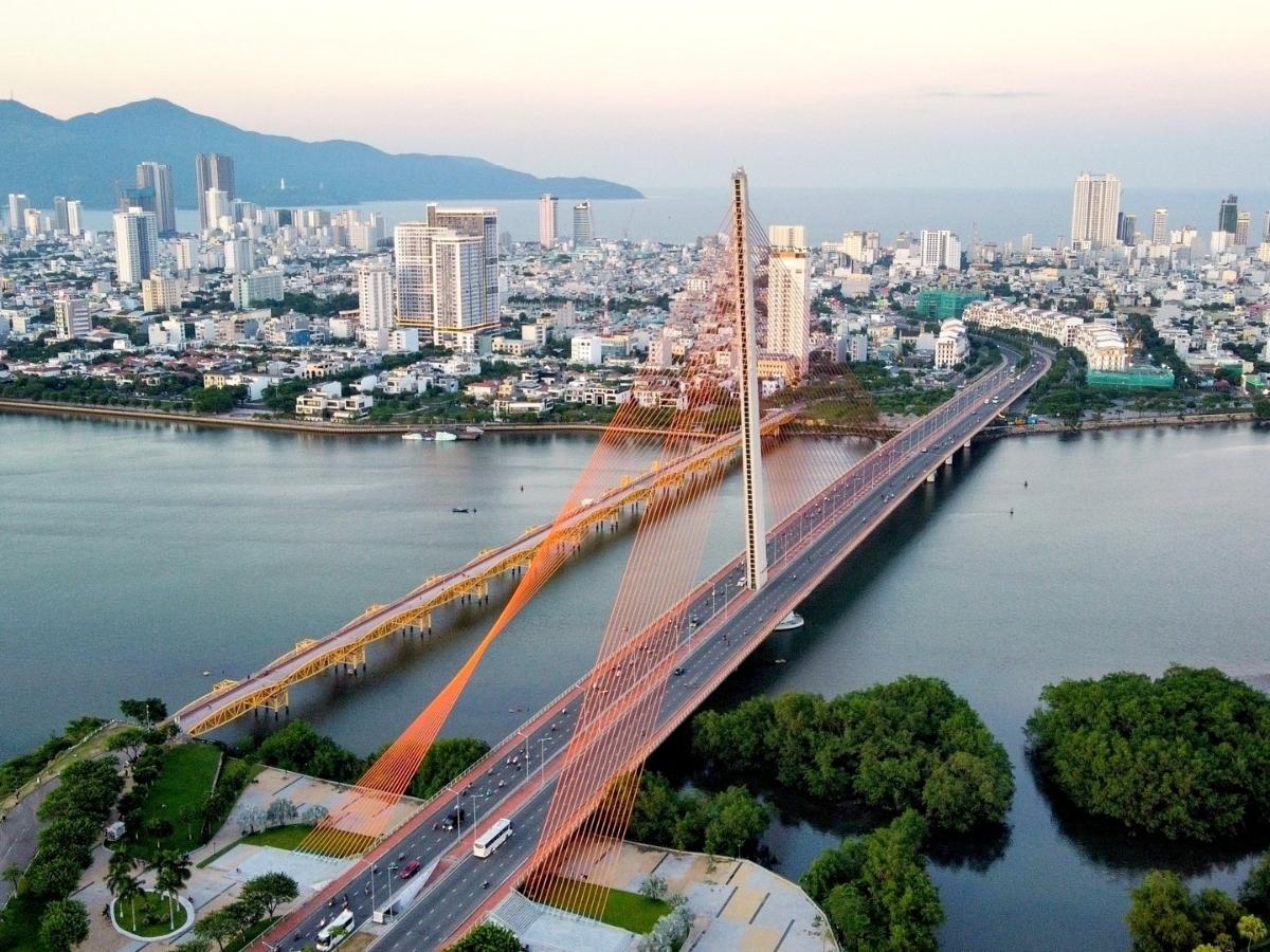 Thành phố Đà Nẵng hiện là một trong những trung tâm kinh tế và du lịch nổi bật tại miền Trung