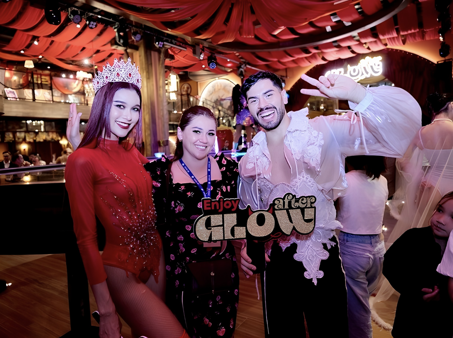 Sun World Ba Na Hills đã xây dựng các gói vé show diễn kèm ẩm thực được thiết kế riêng cho khán giả tại Beer Plaza.