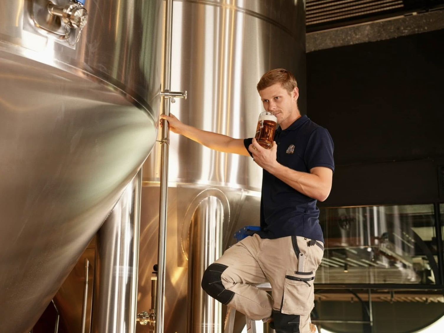 Du khách có cơ hội gặp gỡ Brew Master người Đức và nghe câu chuyện nấu bia thủ công đầy thú vị.