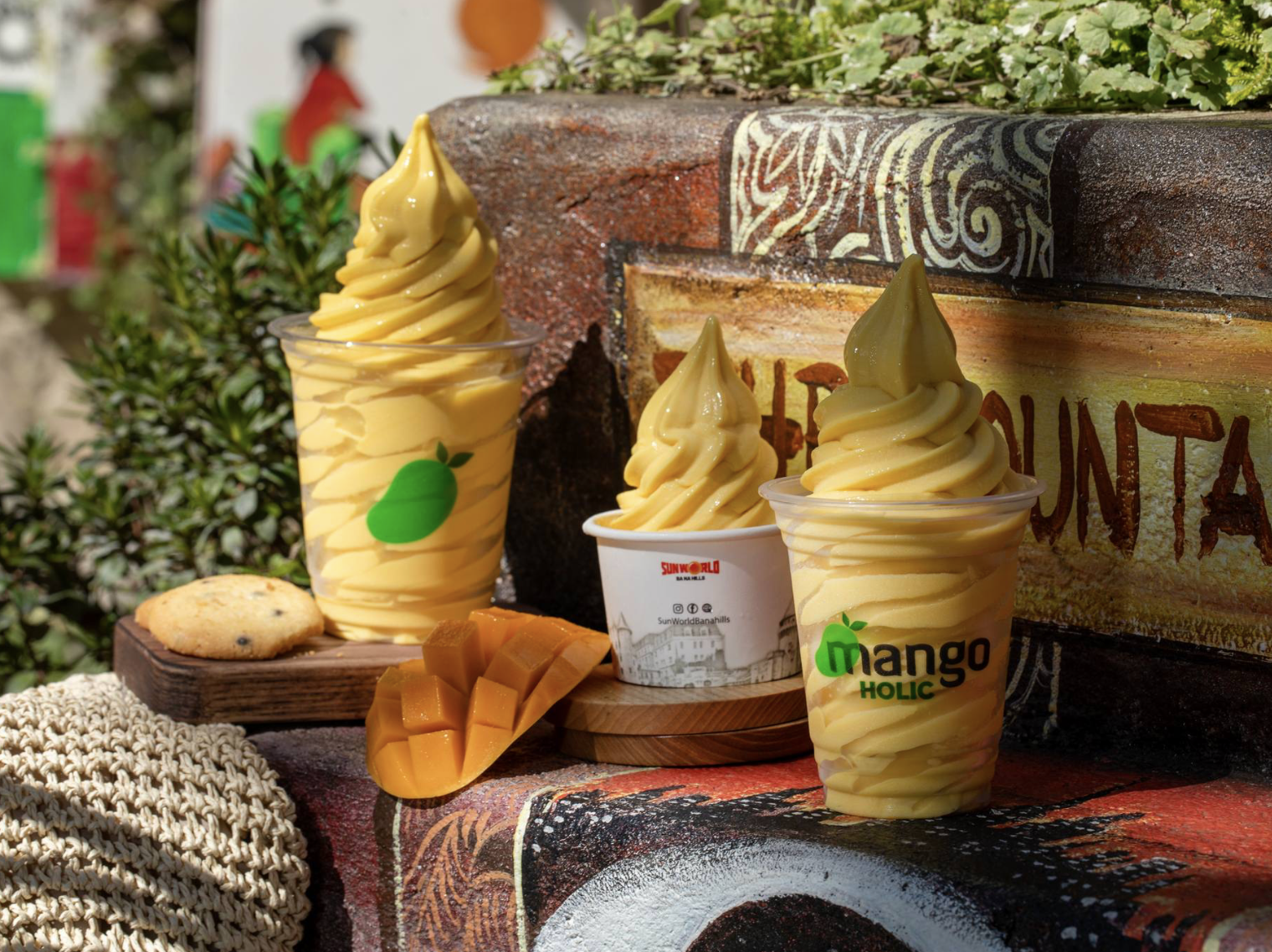 Kem xoài 𝐌𝐚𝐧𝐠𝐨 𝐇𝐨𝐥𝐢𝐜 bùng nổ hương xoài tươi và vị kem mát lạnh chỉ có tại Ba Na Hills