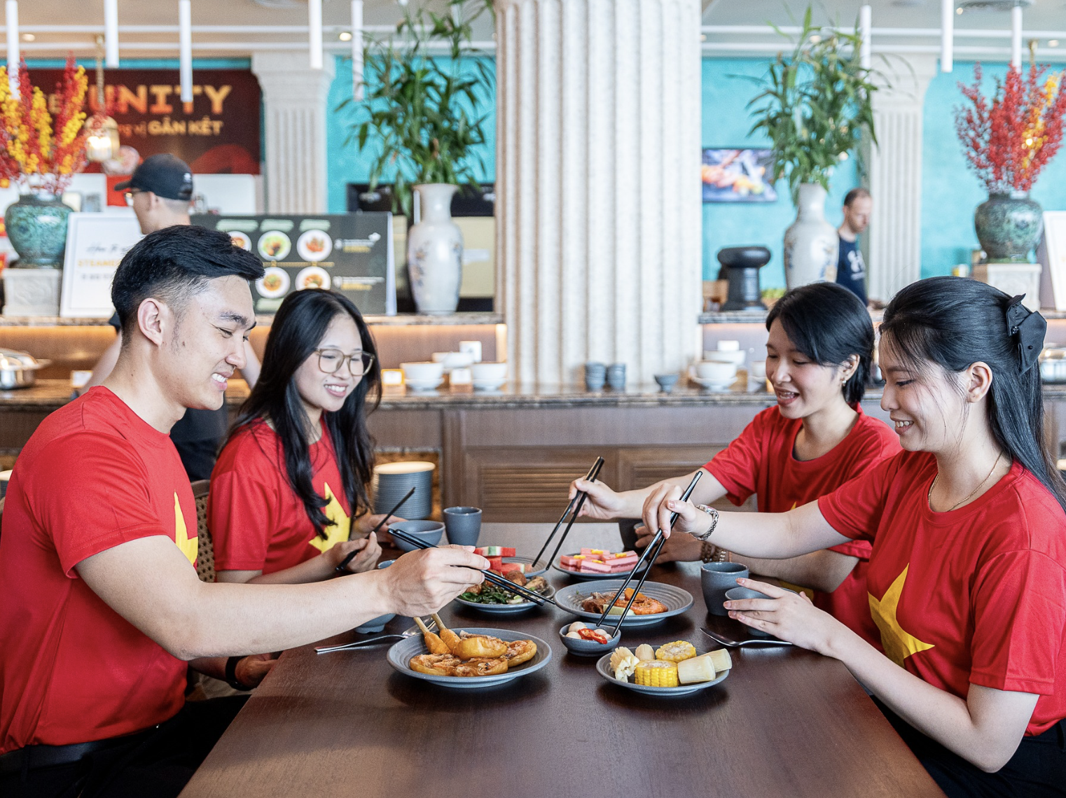 Du khách tận hưởng trọn vẹn hương vị từng món, vừa giữ được năng lượng xuyên suốt hành trình.