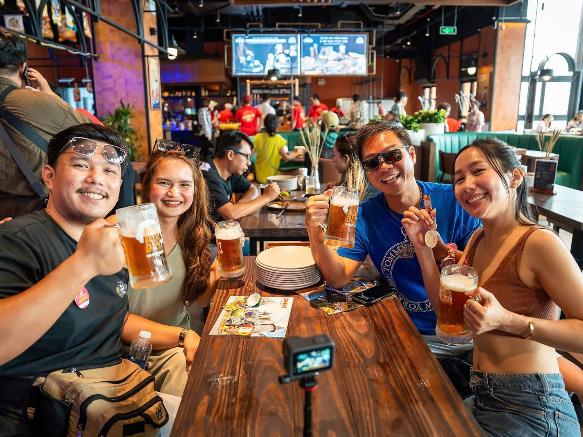 Beer Plaza nổi tiếng với Sun KraftBeer – bia thủ công chuẩn Đức được ủ trực tiếp tại Ba Na Brew House. 
