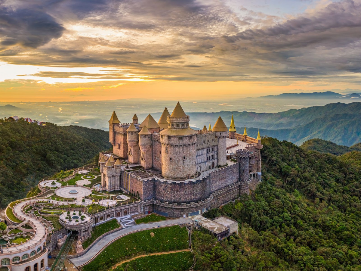 Khung cảnh như bước ra từ truyện cổ tích của Sun World Ba Na Hills.